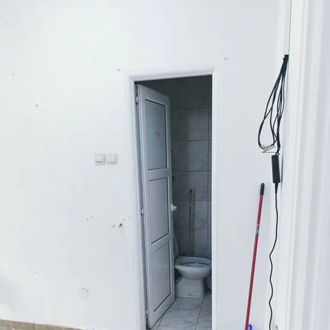 🏢 Izdaje se poslovni prostor *** 📍 Centar, Podgorica 📐 42 m² 🏢 Visoko prizemlje 💶 1.200 € - slika 4