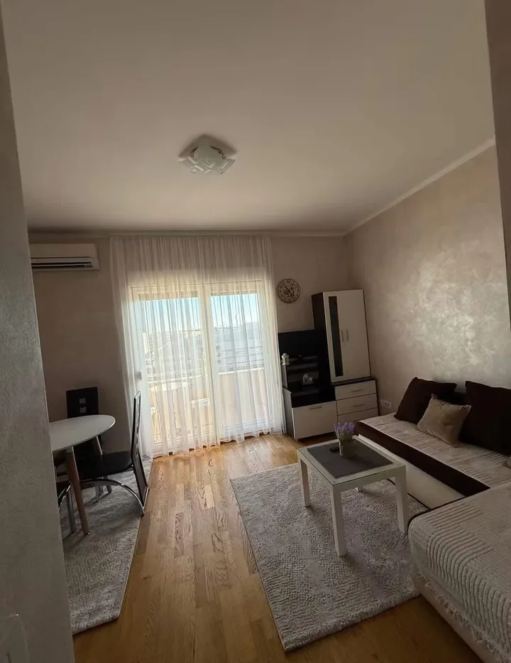 IZDAJE SE NAMJEŠTENA GARSONJERA – CITY KVART, PODGORICA *** - slika 6
