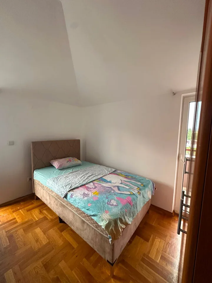 IZDAJE SE PROSTRAN ČETVOROSOBAN STAN – STARI AERODROM | PODGORICA 🏡   [] - slika 8